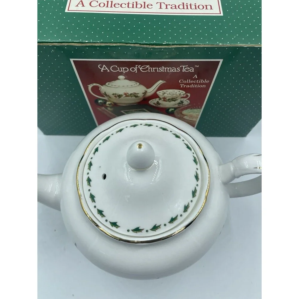 Vintage “A Cup Of Christmas Tea” TeaPot w/lid 1992 Waldman House Holly Berry